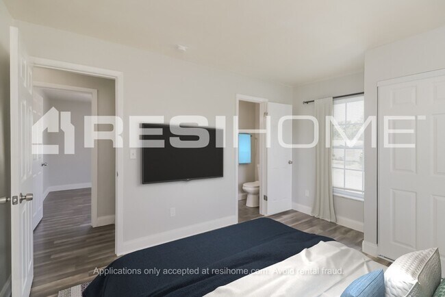 Building Photo - 7184 Fireside St