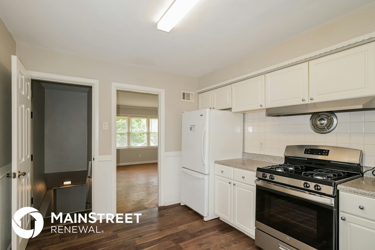 Building Photo - 670 Florland Dr