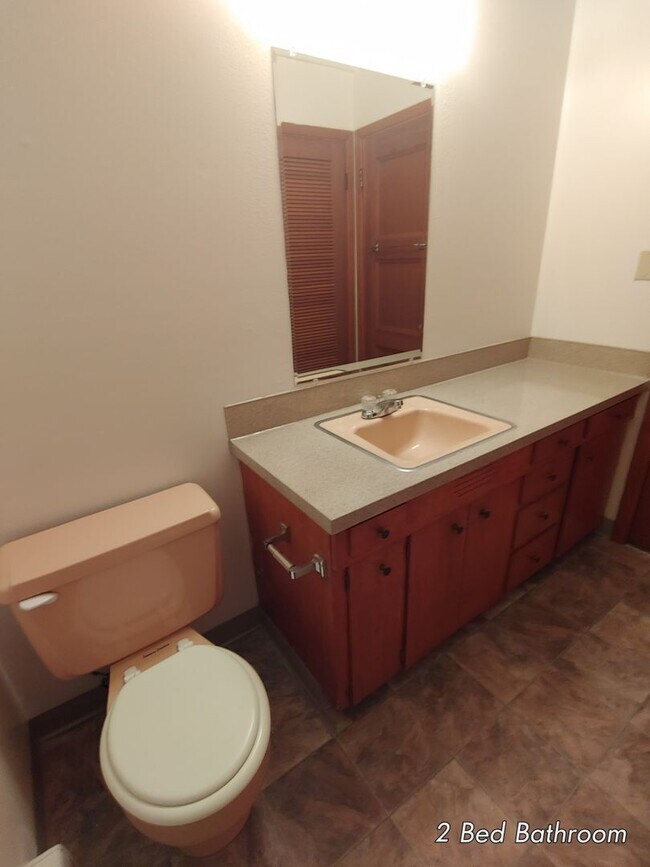 Building Photo - GREAT ground FLOOR pet FRIENDLY  apartment HOME in MT TABOR!