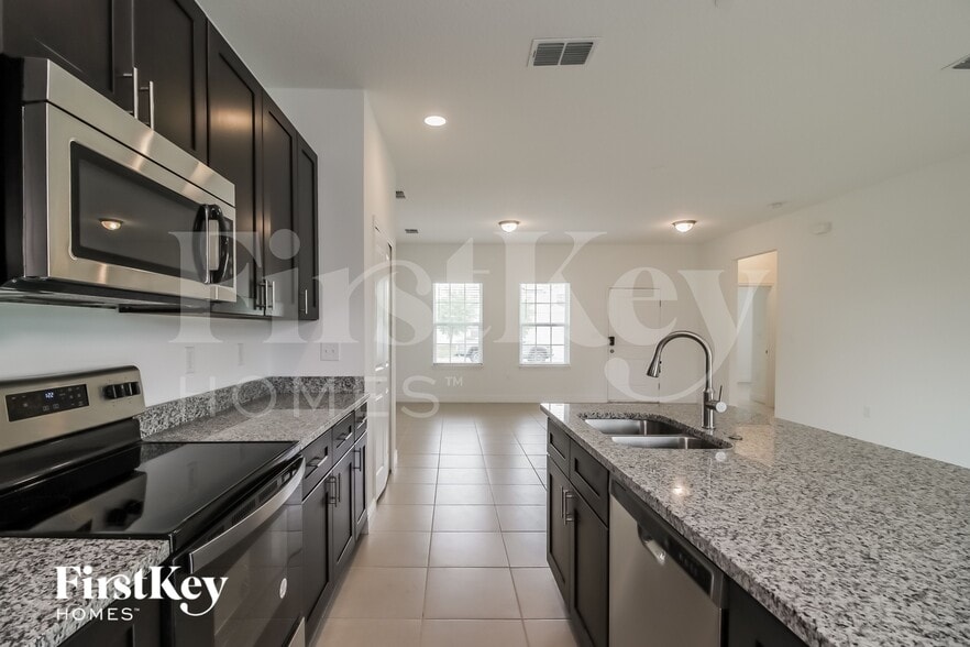 Building Photo - 653 Parakeet Ct