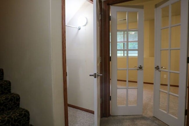 Building Photo - $2,695 | 4 Bedroom, 3.5 Bathroom Multi Flo...