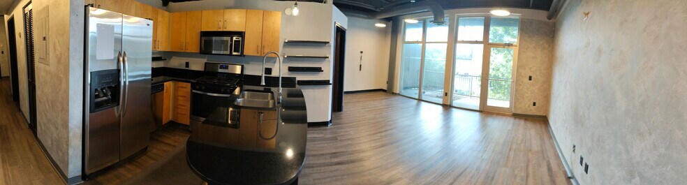 Living room - 5200 Peachtree Rd