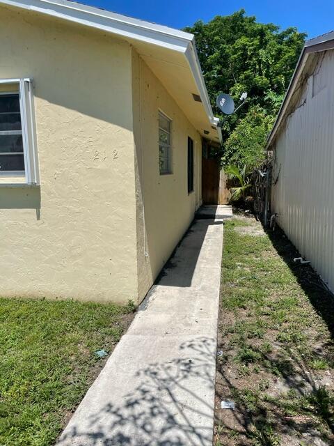 Building Photo - 212 Walker Ave