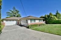 Building Photo - 627 Tanbark Terrace