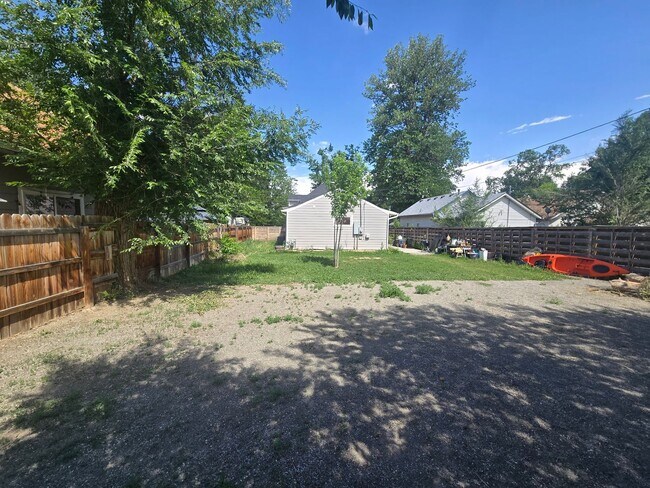 Building Photo - Spacious and Bright 3B Home in Longmont Available for July. Great Location!