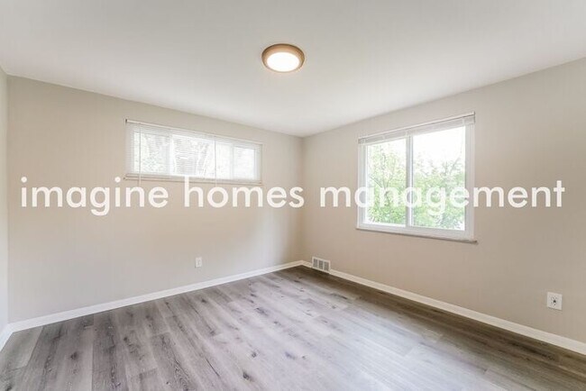 Building Photo - Lovely 4 Bed, 2 Bath Home in North Hills!