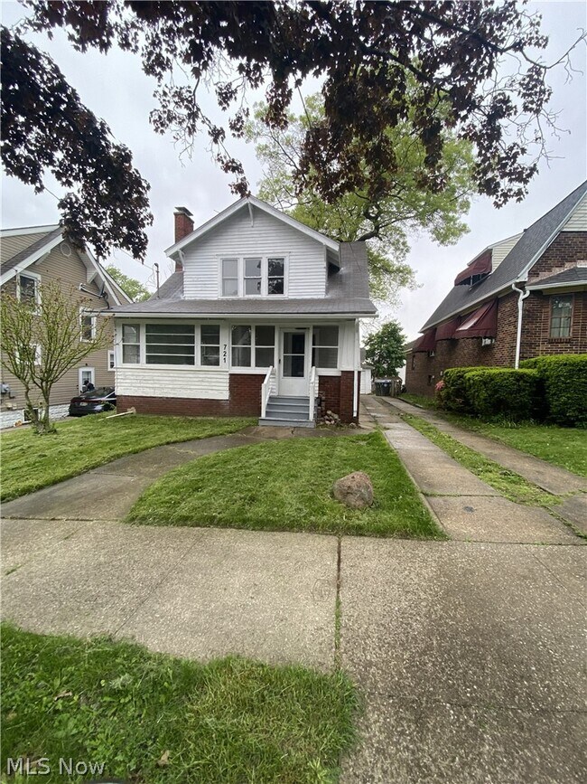Building Photo - 721 Polk Ave