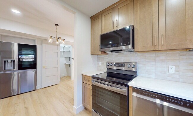 Building Photo - For Rent – Newly Renovated Modern Beach Du...