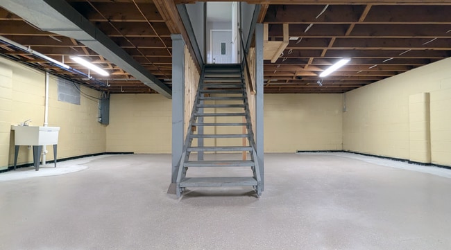 Building Photo - 2621 OAKRIDGE DR SW