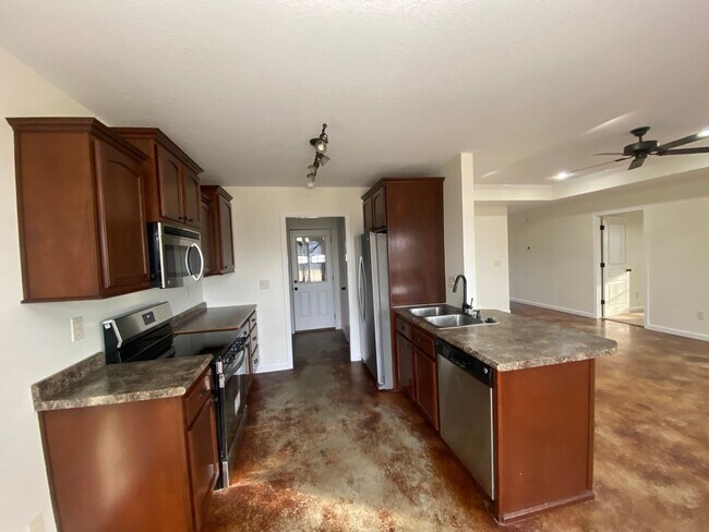 Building Photo - 3bed/2bath Home close to ASU and NEA Baptist Hospital!