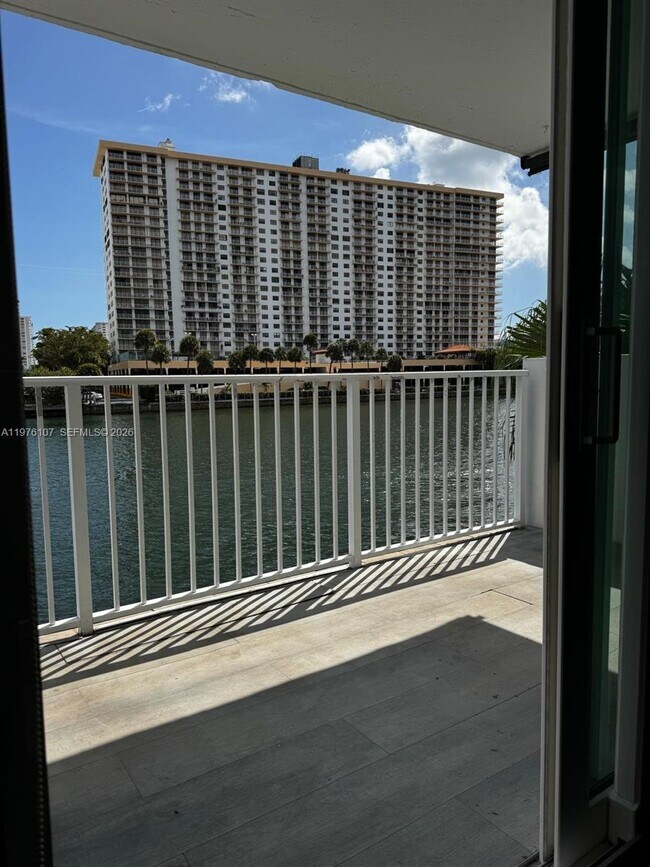 Building Photo - 4000 NE 170th St