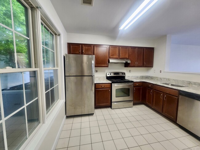 Building Photo - 49 Fairgate Dr