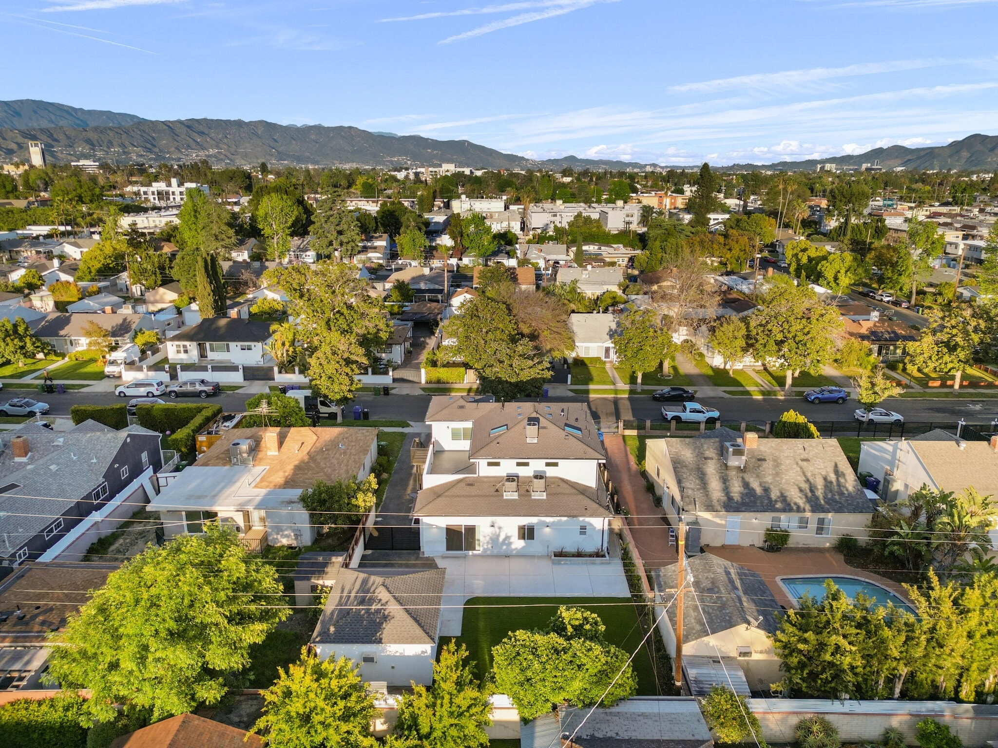 Building Photo - 6051 Teesdale Ave