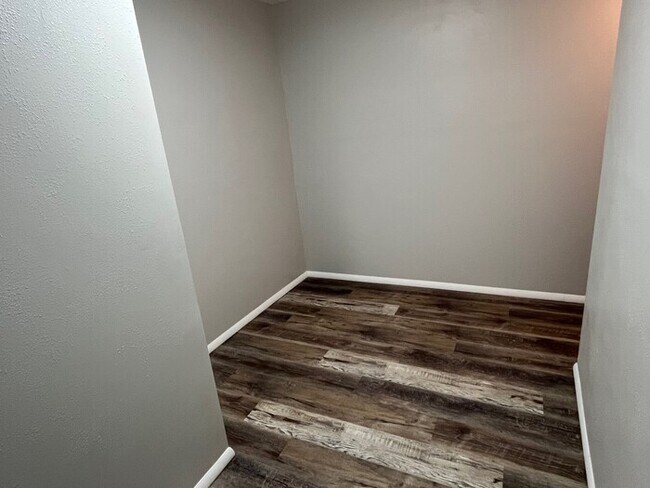 Building Photo - Remodeled Taylorsville 5 Bedroom!