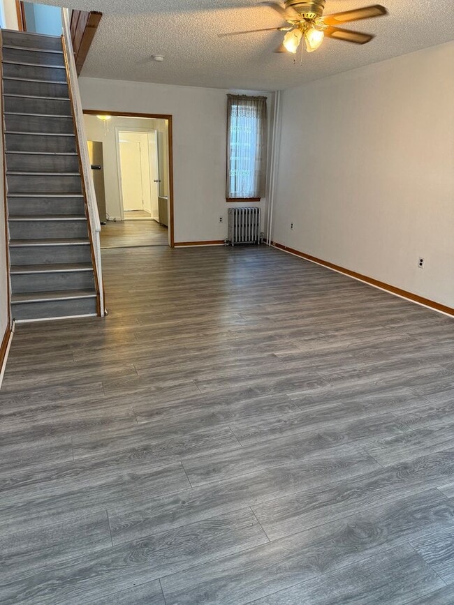 Building Photo - Charming 3-Bedroom Home in Port Richmond Available Now!