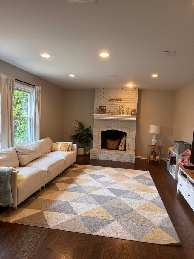 Building Photo - 1332 Culpepper Dr