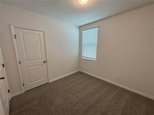 Building Photo - 5526 Clove Row