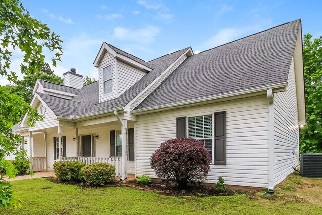 Building Photo - 25 Woodland Dr