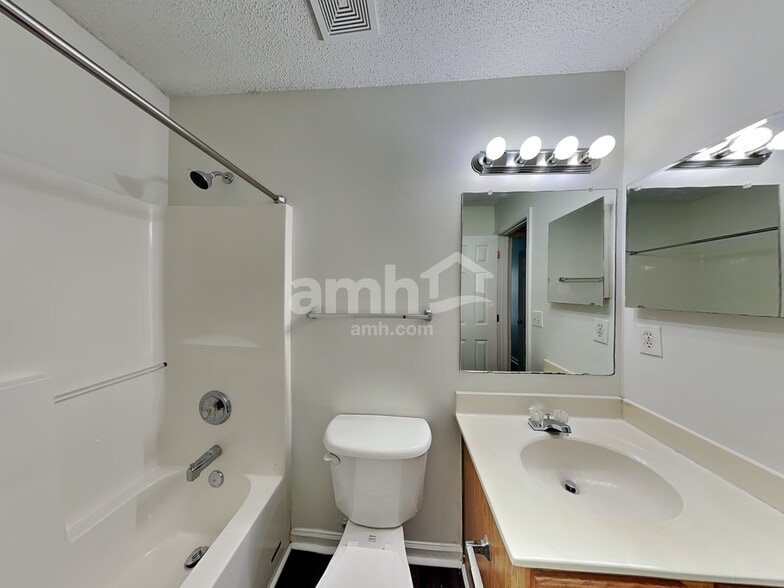 Building Photo - 8526 Appledale Dr