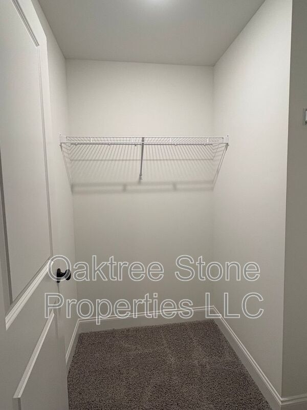 Building Photo - 634 Grove Glen Ct