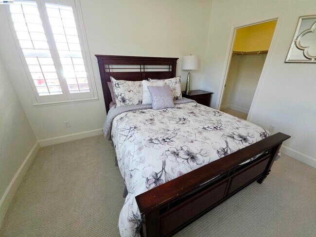 Building Photo - 2488 Remy Cantos Dr