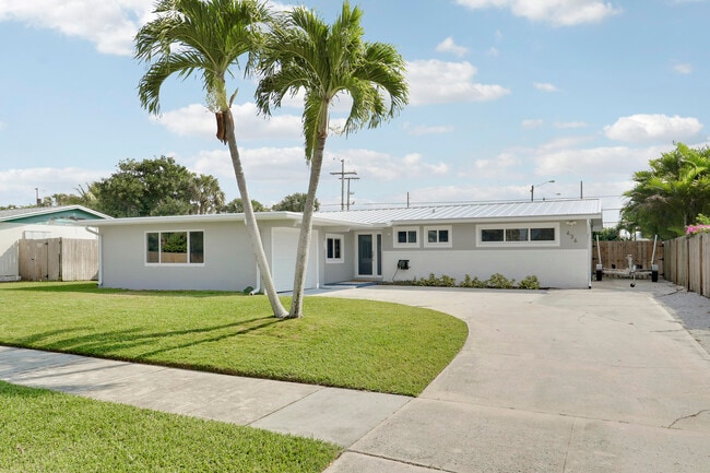 Building Photo - 636 Eastwind Dr