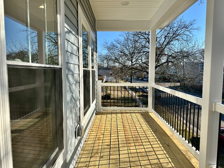 Building Photo - 1004 1/2 N 21st St