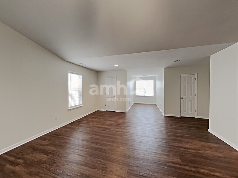 Building Photo - 3103 Hendricks Chapel Ln