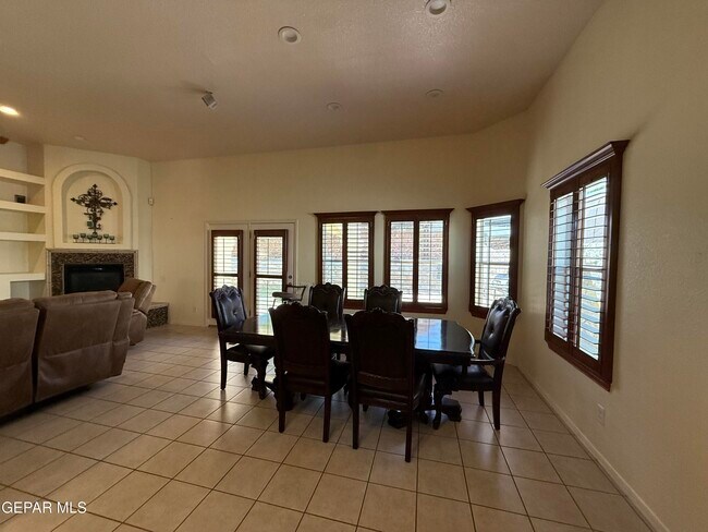 Building Photo - 3637 Tierra Vergel Dr