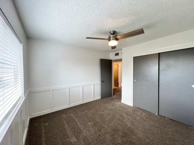 Building Photo - 9420 Max Dr