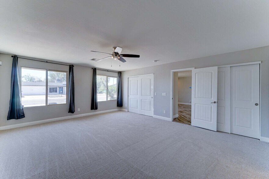 Building Photo - 1716 W Villa Theresa Dr