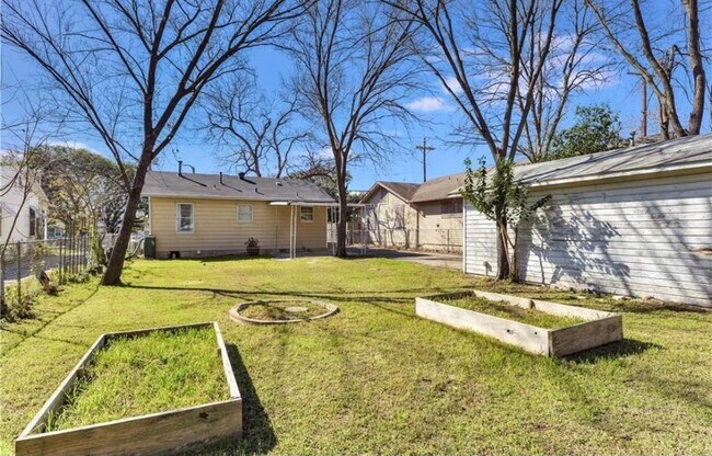 Building Photo - 504 Denson Dr