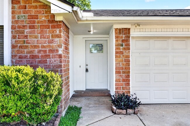 Building Photo - 3031 Shawnee Dr