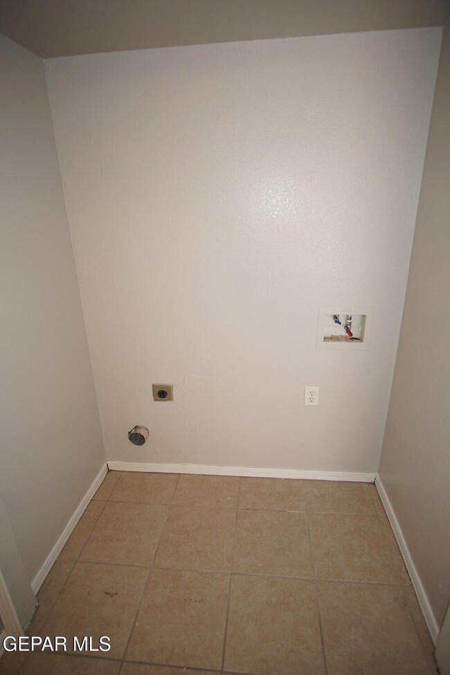 Building Photo - 11021 Sunshine Ct