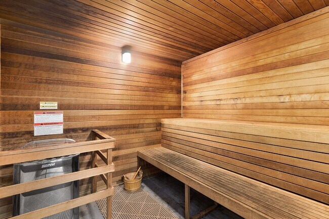 Building Photo - Bright Corner 1Bed/1Bath Condo in the Heart of Downtown Seattle!