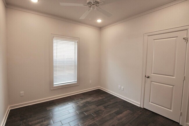 Building Photo - Luxury 3 Bedroom 2 Bath Townhomes in Bullard ISD!
