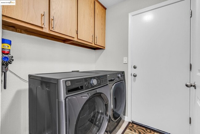 Building Photo - 2435 Pinehurst Ct