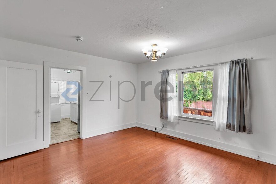 Building Photo - Unit