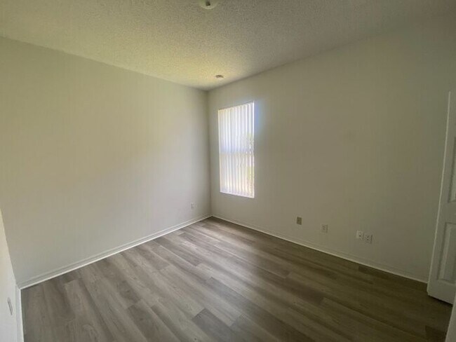 Building Photo - 1239 Dunbrooke St
