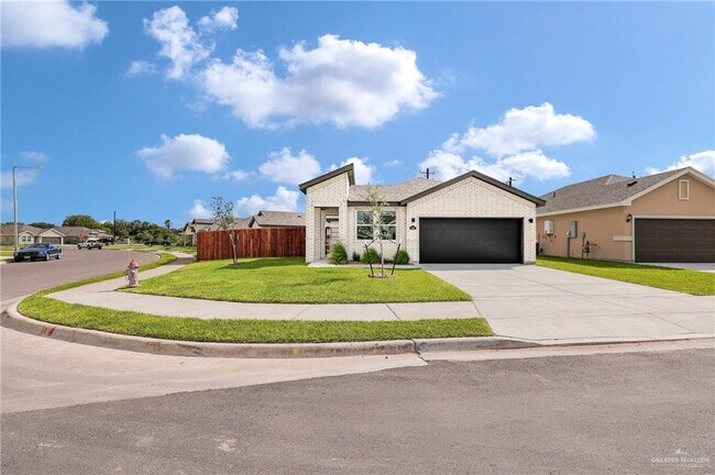 Building Photo - 2600 N Day Lily Ave