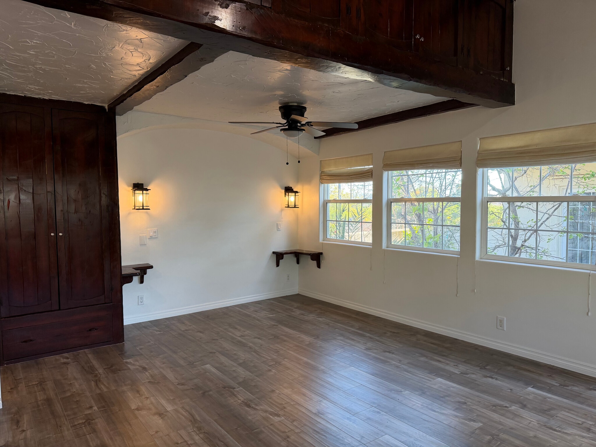 Building Photo - 12621 Victoria Ave