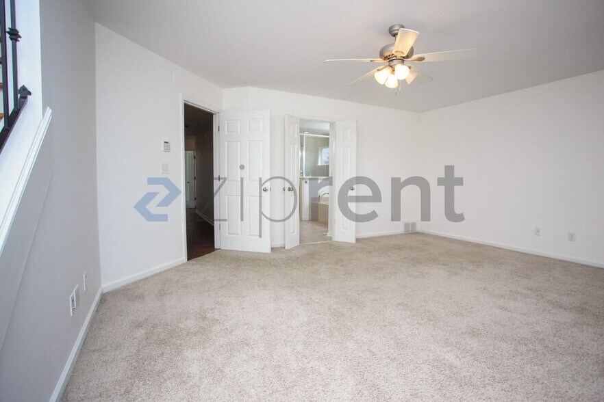 Building Photo - Unit