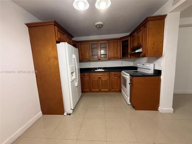 Building Photo - 1122 NW 32nd Ct