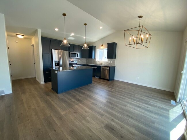 Building Photo - 3 bed, 2.5 bath South Fargo Home For Rent!
