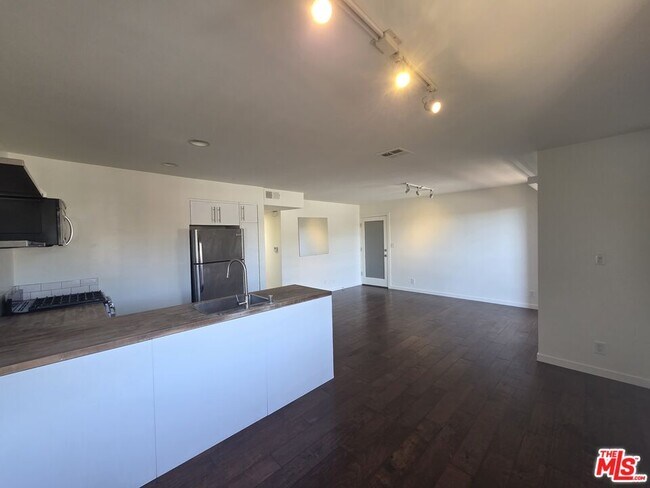 Building Photo - 2241 Branden St