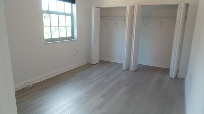Building Photo - 610 Clematis St