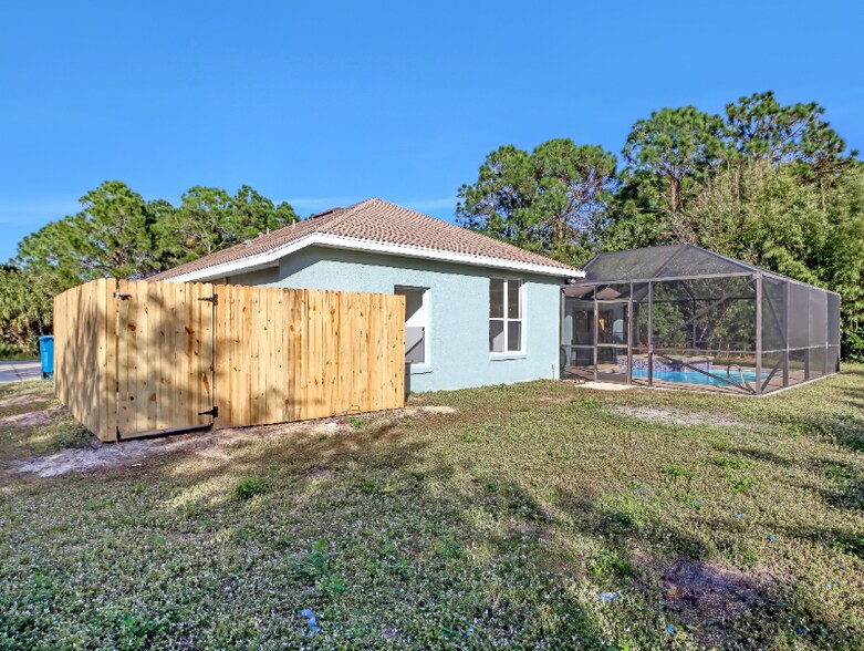 Building Photo - 1826 Viburnum Rd NW