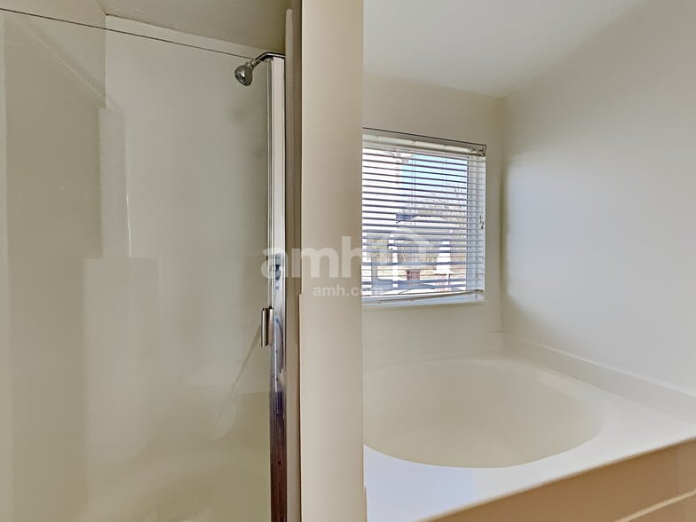 Building Photo - 2207 Erin Ln