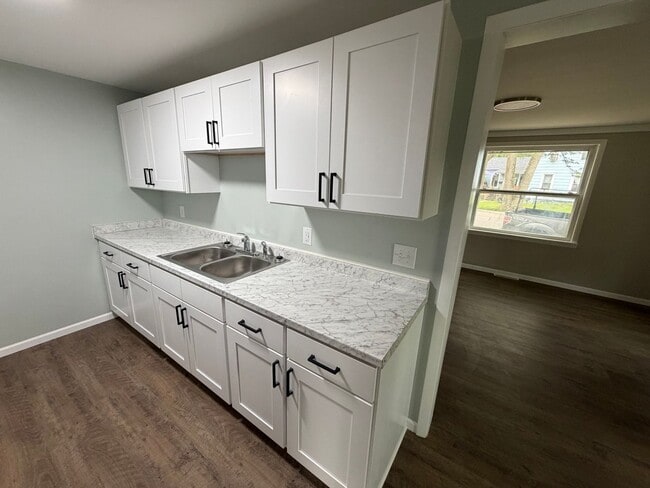 Building Photo - 3 bedroom house