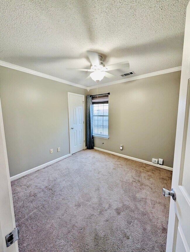 Building Photo - 1470 Estacada Way